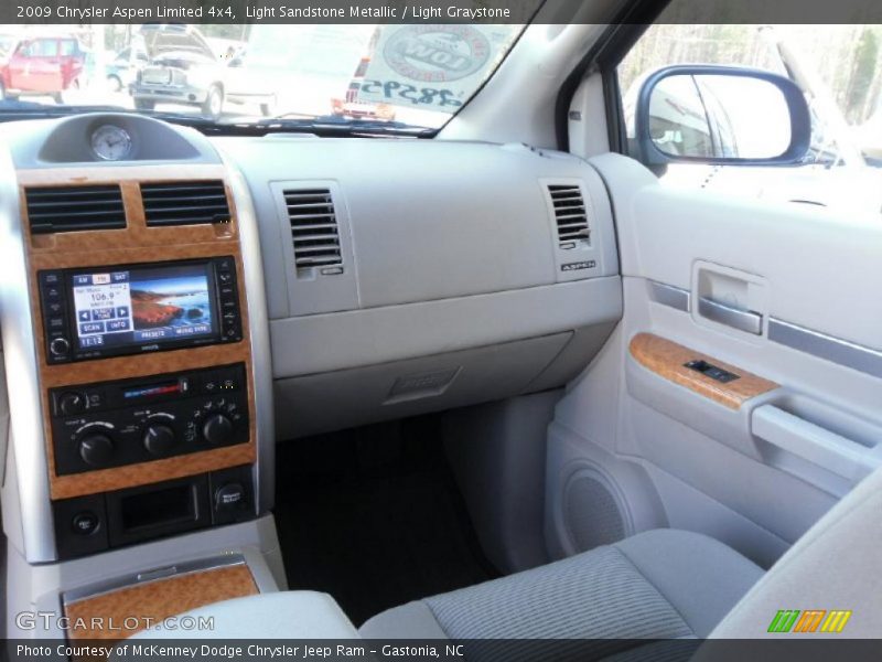 Light Sandstone Metallic / Light Graystone 2009 Chrysler Aspen Limited 4x4