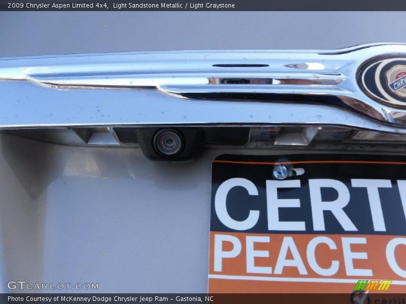 Light Sandstone Metallic / Light Graystone 2009 Chrysler Aspen Limited 4x4