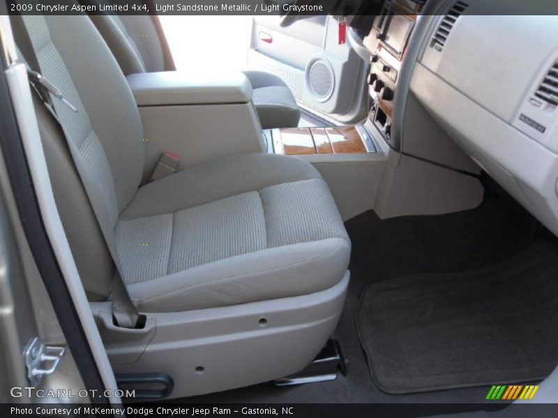Light Sandstone Metallic / Light Graystone 2009 Chrysler Aspen Limited 4x4