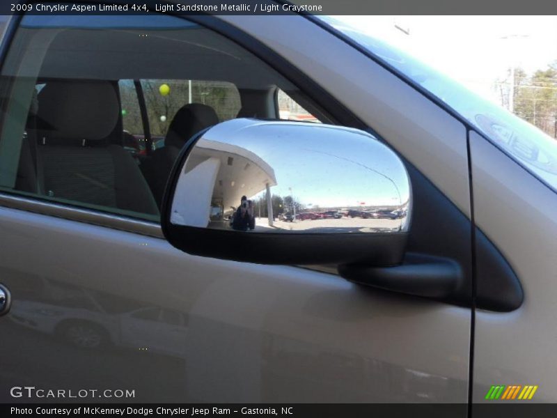 Light Sandstone Metallic / Light Graystone 2009 Chrysler Aspen Limited 4x4