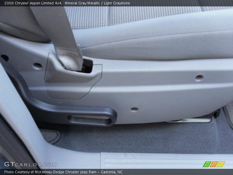 Mineral Gray Metallic / Light Graystone 2009 Chrysler Aspen Limited 4x4