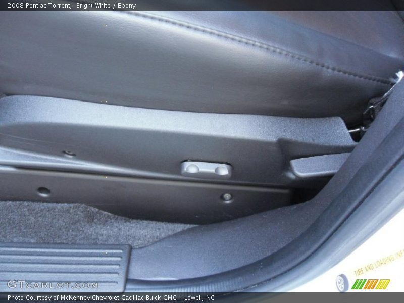 Bright White / Ebony 2008 Pontiac Torrent