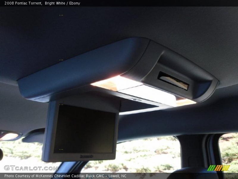 Bright White / Ebony 2008 Pontiac Torrent