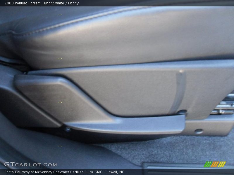 Bright White / Ebony 2008 Pontiac Torrent