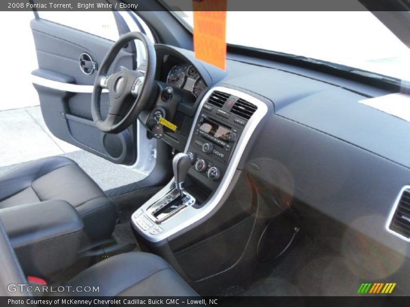 Bright White / Ebony 2008 Pontiac Torrent