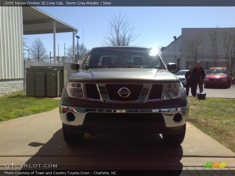 Storm Gray Metallic / Steel 2005 Nissan Frontier SE Crew Cab