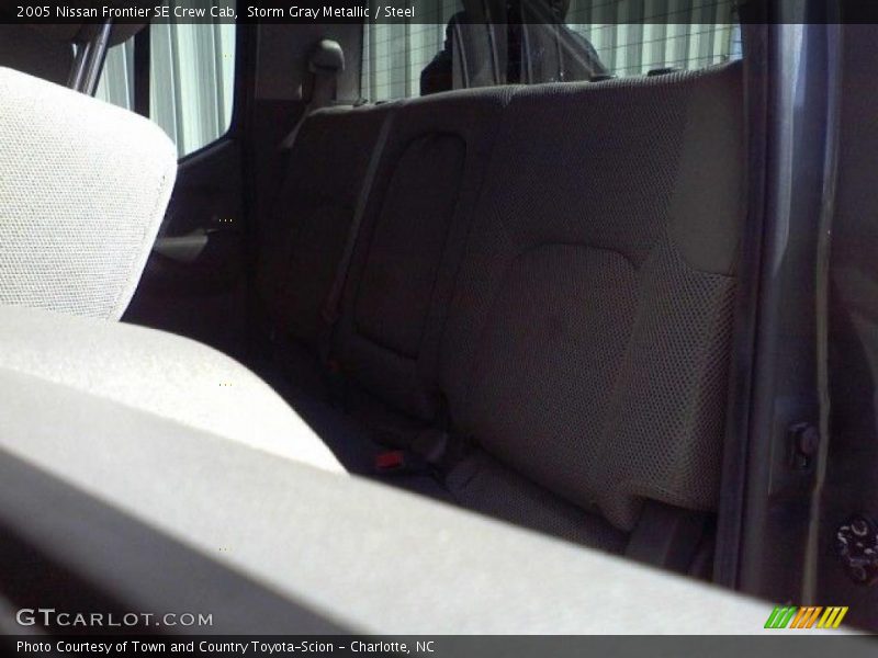 Storm Gray Metallic / Steel 2005 Nissan Frontier SE Crew Cab