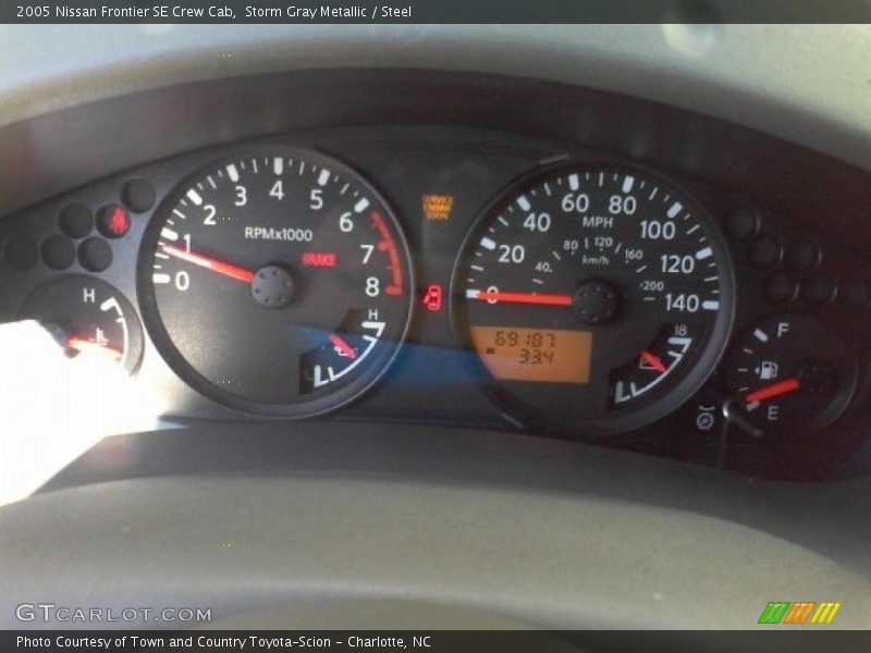 Storm Gray Metallic / Steel 2005 Nissan Frontier SE Crew Cab