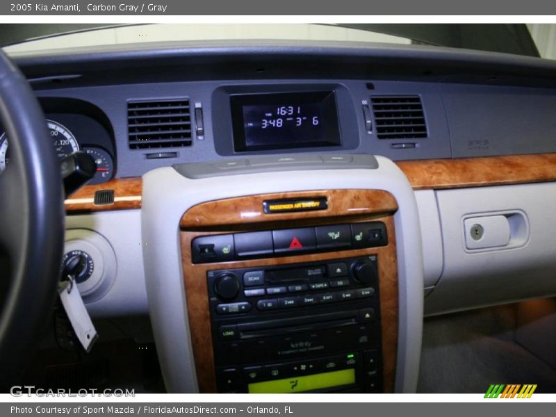 Carbon Gray / Gray 2005 Kia Amanti