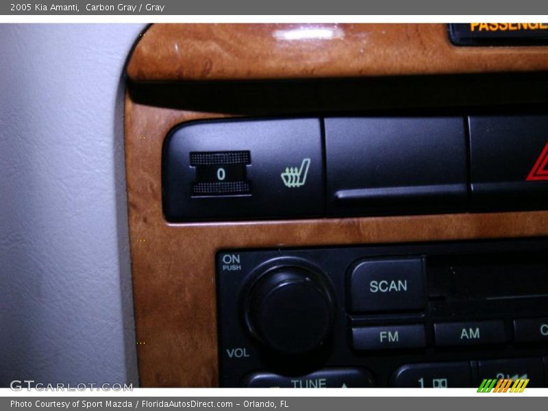 Carbon Gray / Gray 2005 Kia Amanti