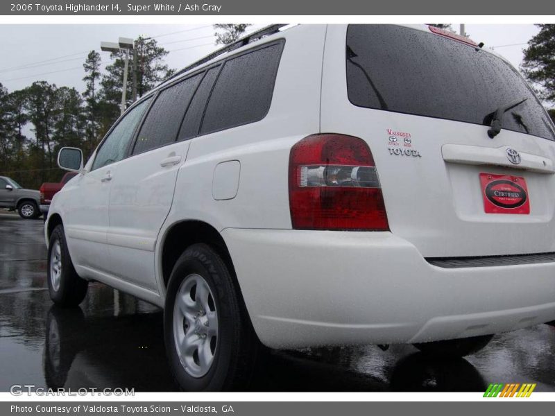 Super White / Ash Gray 2006 Toyota Highlander I4