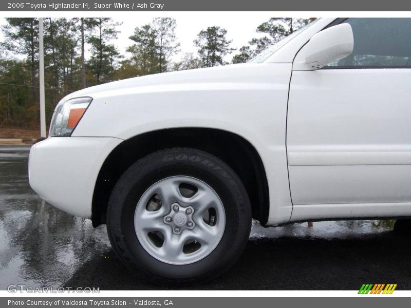 Super White / Ash Gray 2006 Toyota Highlander I4