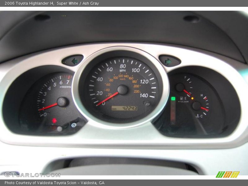 Super White / Ash Gray 2006 Toyota Highlander I4
