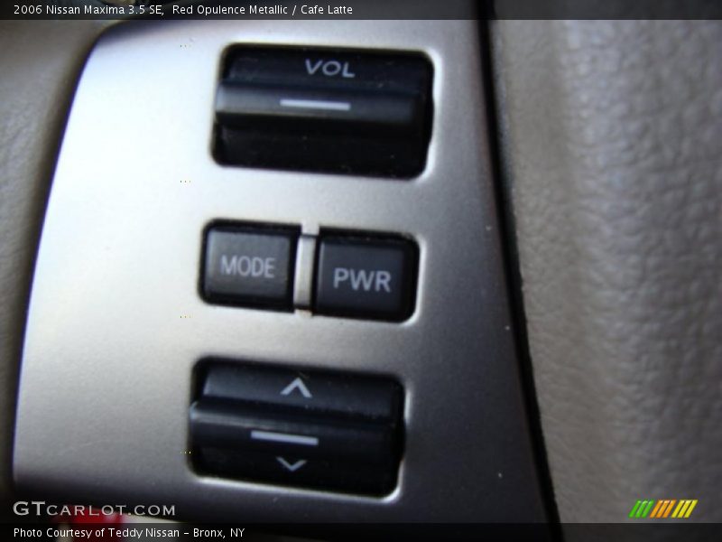 Red Opulence Metallic / Cafe Latte 2006 Nissan Maxima 3.5 SE