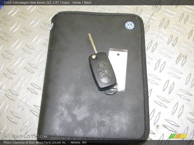 Yellow / Black 2000 Volkswagen New Beetle GLS 1.8T Coupe