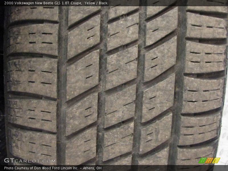 Yellow / Black 2000 Volkswagen New Beetle GLS 1.8T Coupe