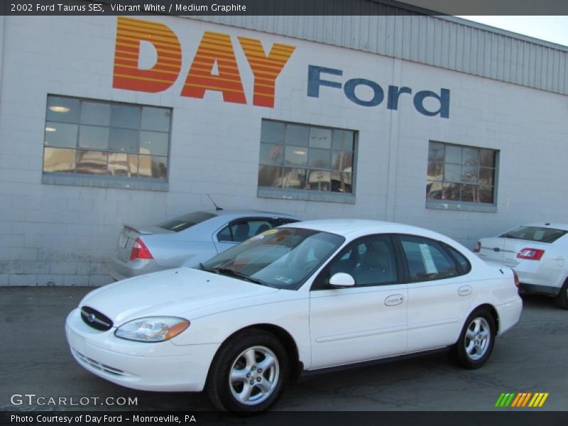 Vibrant White / Medium Graphite 2002 Ford Taurus SES