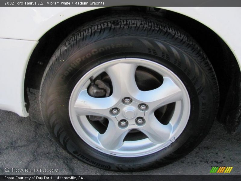 Vibrant White / Medium Graphite 2002 Ford Taurus SES