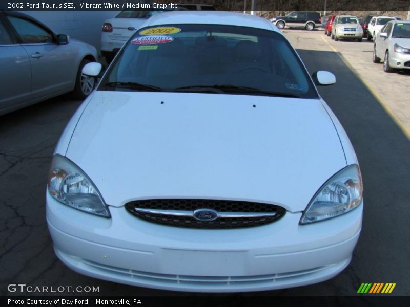 Vibrant White / Medium Graphite 2002 Ford Taurus SES