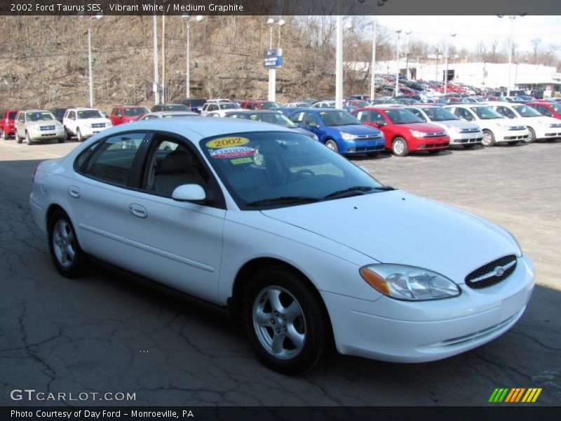 Vibrant White / Medium Graphite 2002 Ford Taurus SES
