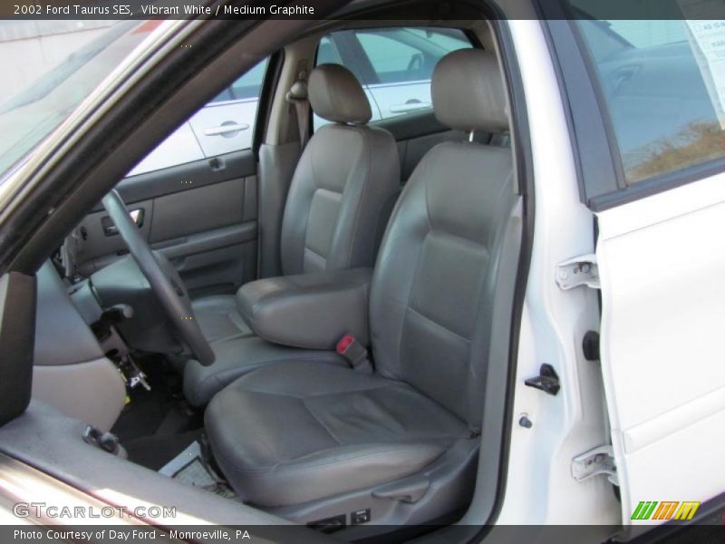 Vibrant White / Medium Graphite 2002 Ford Taurus SES