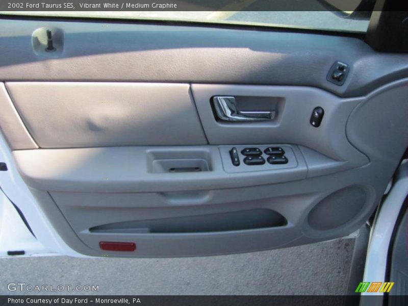 Vibrant White / Medium Graphite 2002 Ford Taurus SES