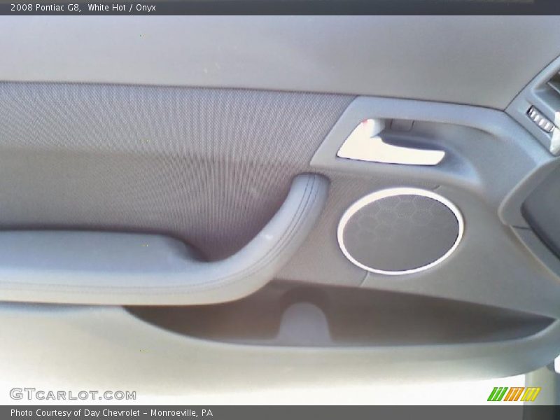 White Hot / Onyx 2008 Pontiac G8
