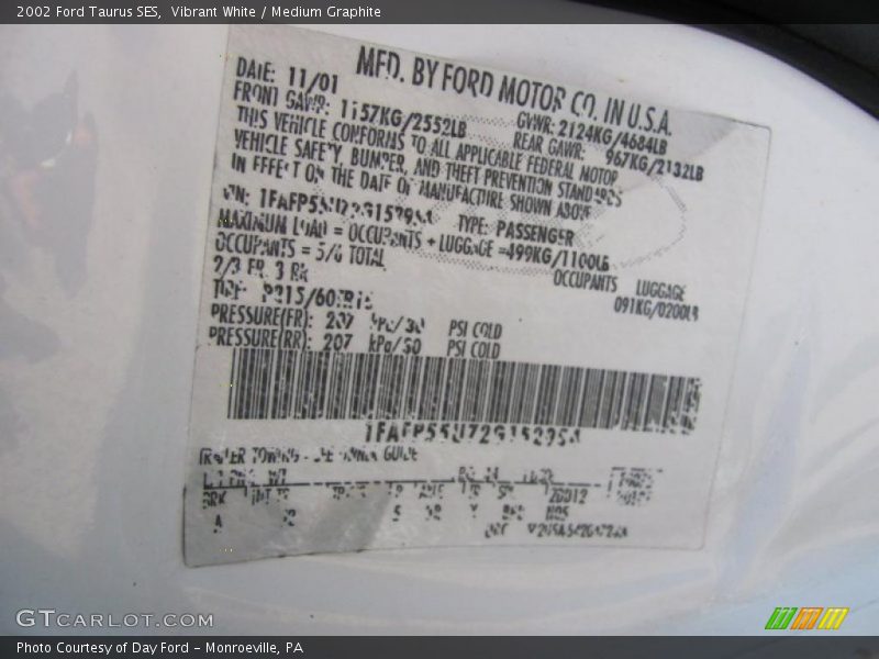 Vibrant White / Medium Graphite 2002 Ford Taurus SES