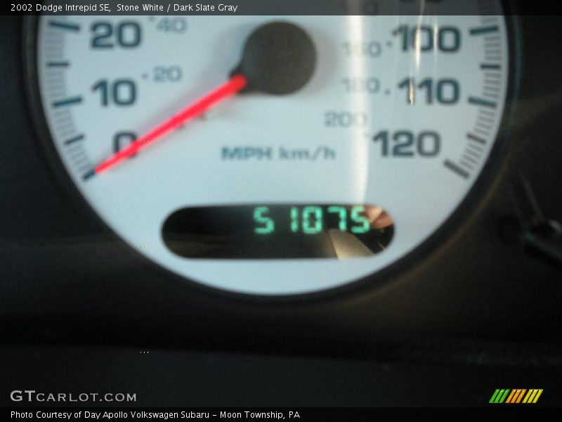 Stone White / Dark Slate Gray 2002 Dodge Intrepid SE