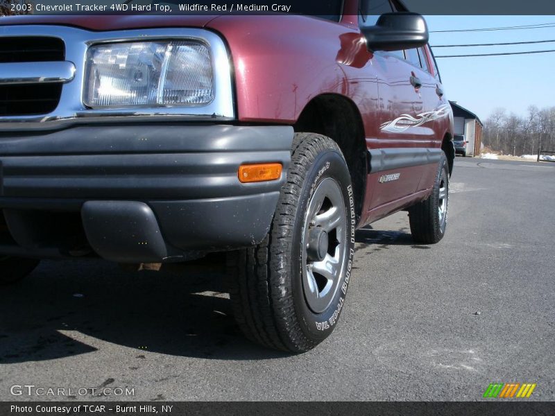 Wildfire Red / Medium Gray 2003 Chevrolet Tracker 4WD Hard Top