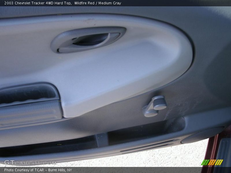 Wildfire Red / Medium Gray 2003 Chevrolet Tracker 4WD Hard Top