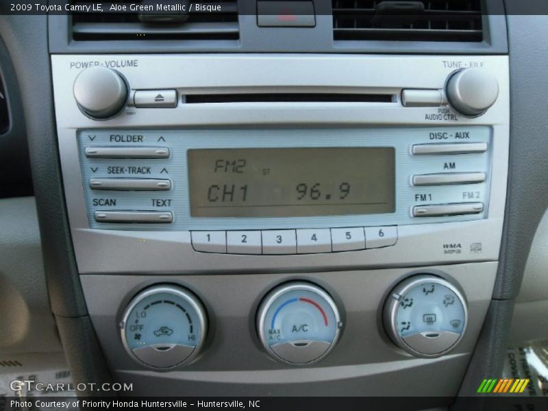 Aloe Green Metallic / Bisque 2009 Toyota Camry LE