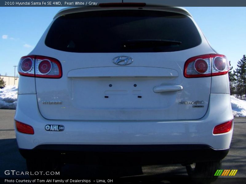 Pearl White / Gray 2010 Hyundai Santa Fe SE 4WD