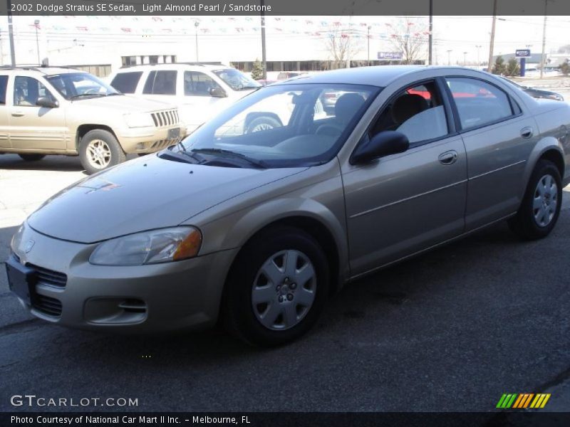 Light Almond Pearl / Sandstone 2002 Dodge Stratus SE Sedan