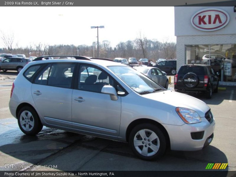 Bright Silver / Gray 2009 Kia Rondo LX