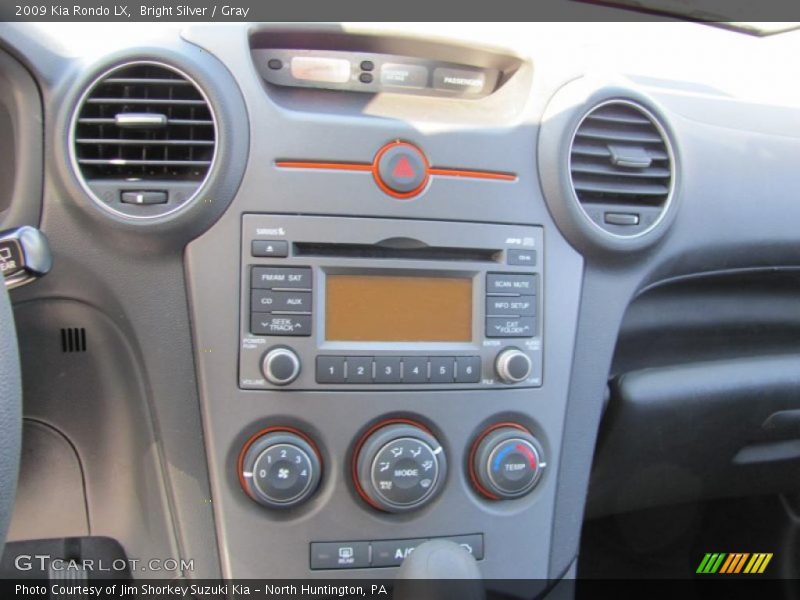 Bright Silver / Gray 2009 Kia Rondo LX