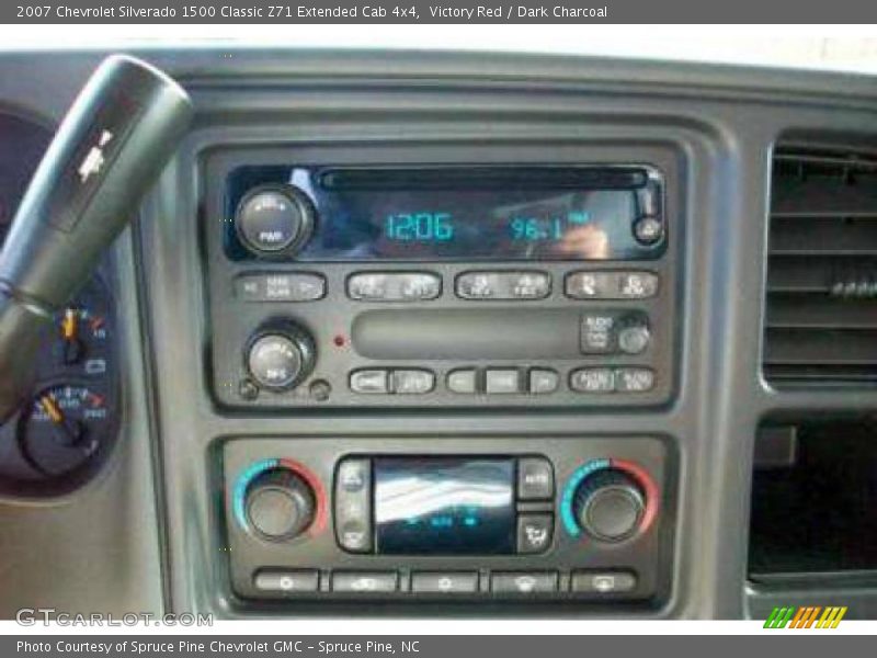 Victory Red / Dark Charcoal 2007 Chevrolet Silverado 1500 Classic Z71 Extended Cab 4x4