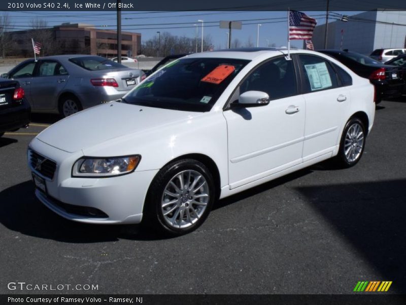 Ice White / Off Black 2010 Volvo S40 2.4i