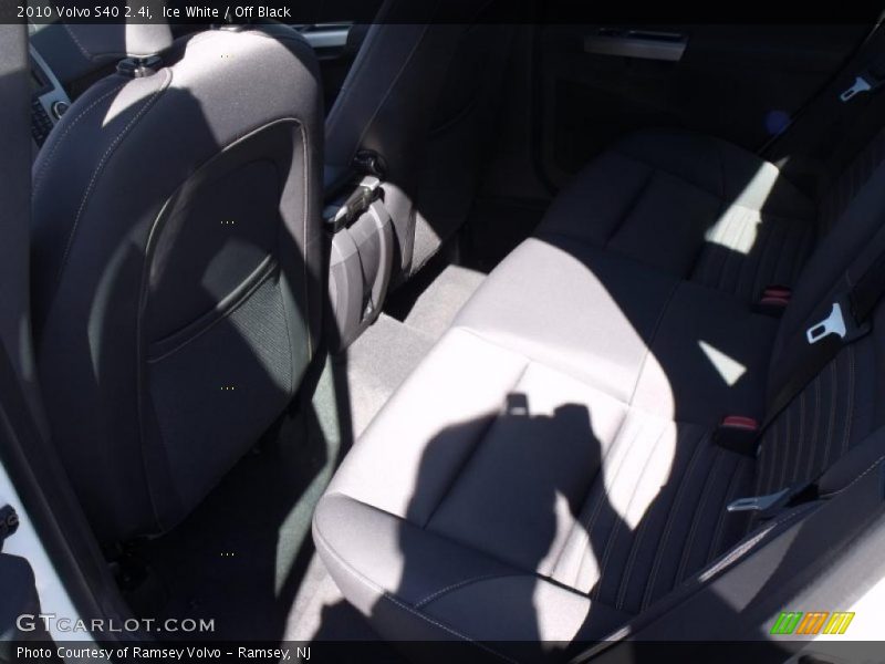 Ice White / Off Black 2010 Volvo S40 2.4i