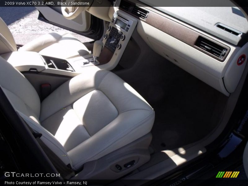 Black / Sandstone 2009 Volvo XC70 3.2 AWD