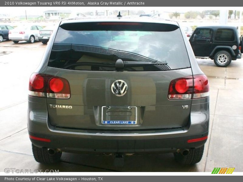 Alaska Gray Metallic / Anthracite 2010 Volkswagen Touareg VR6 FSI 4XMotion