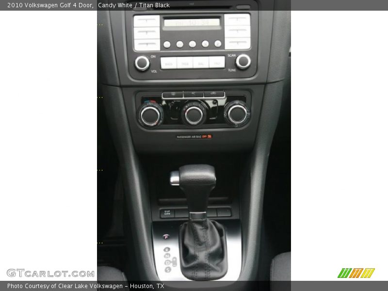 Candy White / Titan Black 2010 Volkswagen Golf 4 Door