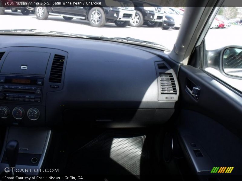 Satin White Pearl / Charcoal 2006 Nissan Altima 2.5 S