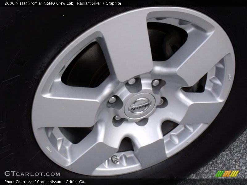 Radiant Silver / Graphite 2006 Nissan Frontier NISMO Crew Cab