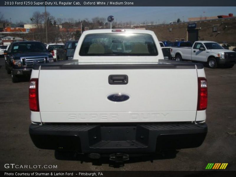 Oxford White / Medium Stone 2010 Ford F250 Super Duty XL Regular Cab