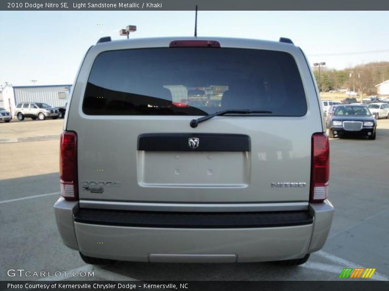 Light Sandstone Metallic / Khaki 2010 Dodge Nitro SE