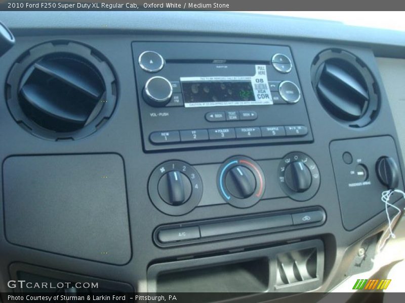 Oxford White / Medium Stone 2010 Ford F250 Super Duty XL Regular Cab