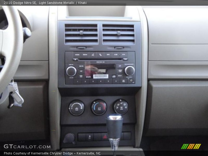 Light Sandstone Metallic / Khaki 2010 Dodge Nitro SE
