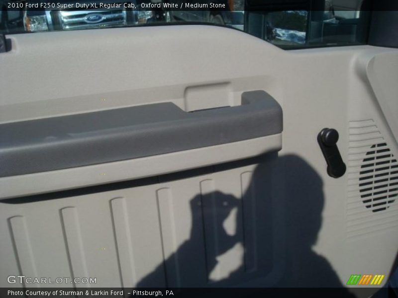 Oxford White / Medium Stone 2010 Ford F250 Super Duty XL Regular Cab