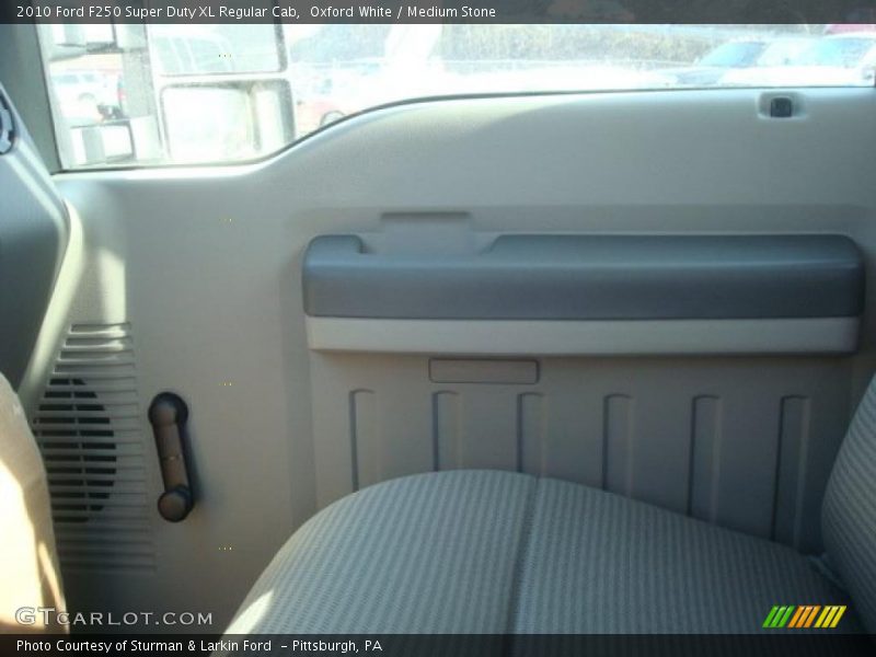 Oxford White / Medium Stone 2010 Ford F250 Super Duty XL Regular Cab